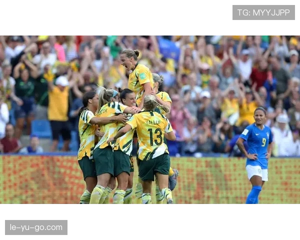 南非女足巴妮闪耀世界杯赛场，拼搏精神赢得全球关注