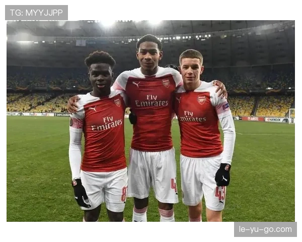 萨卡在媒体聚光灯下表现冷静成熟，展现应对压力的能力